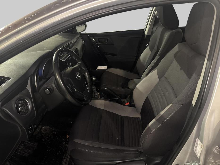 TOYOTA Auris 2016