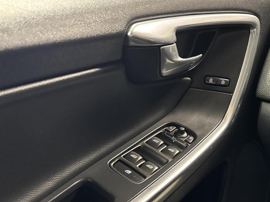 VOLVO XC60 2016