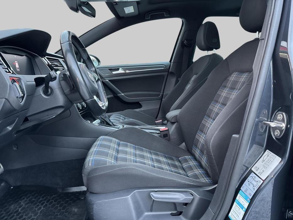 VOLKSWAGEN Golf 2017