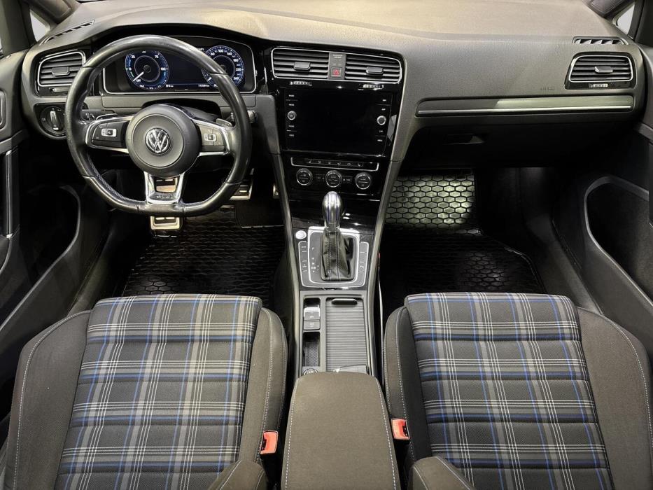 VOLKSWAGEN Golf 2017