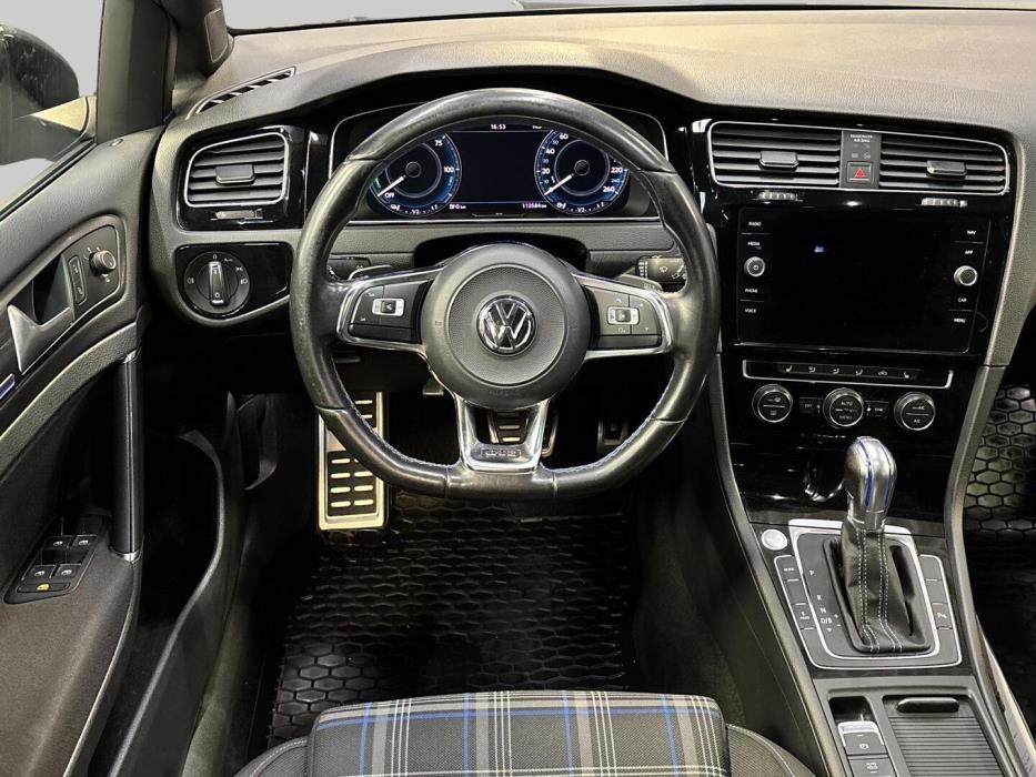 VOLKSWAGEN Golf 2017
