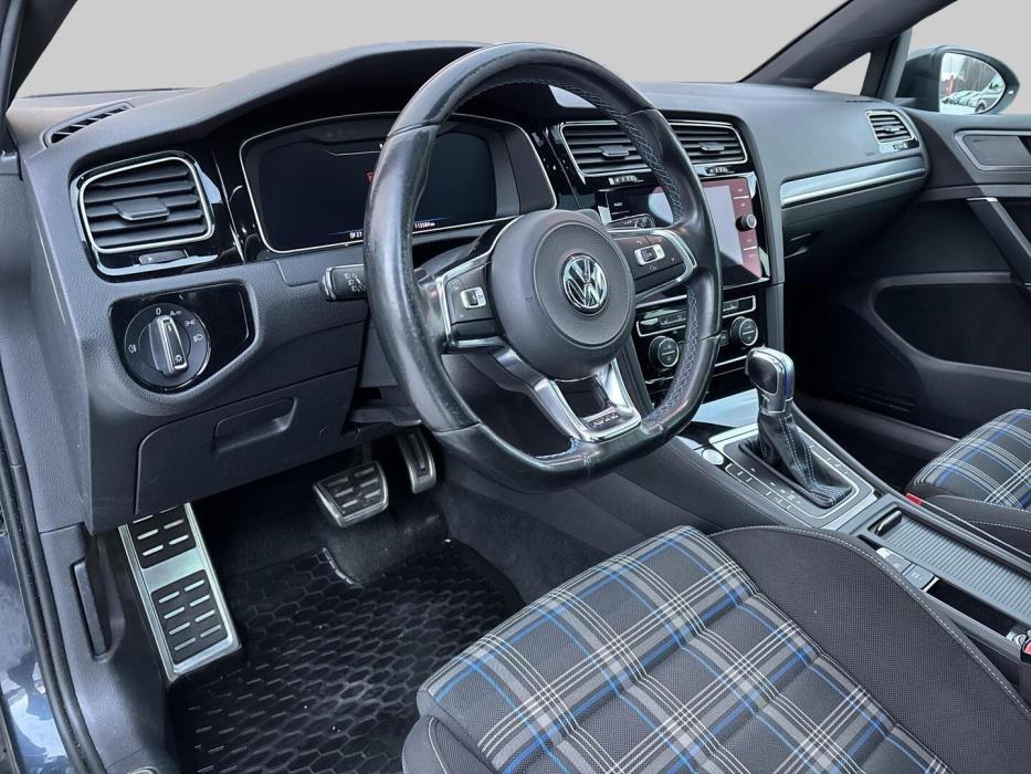 VOLKSWAGEN Golf 2017