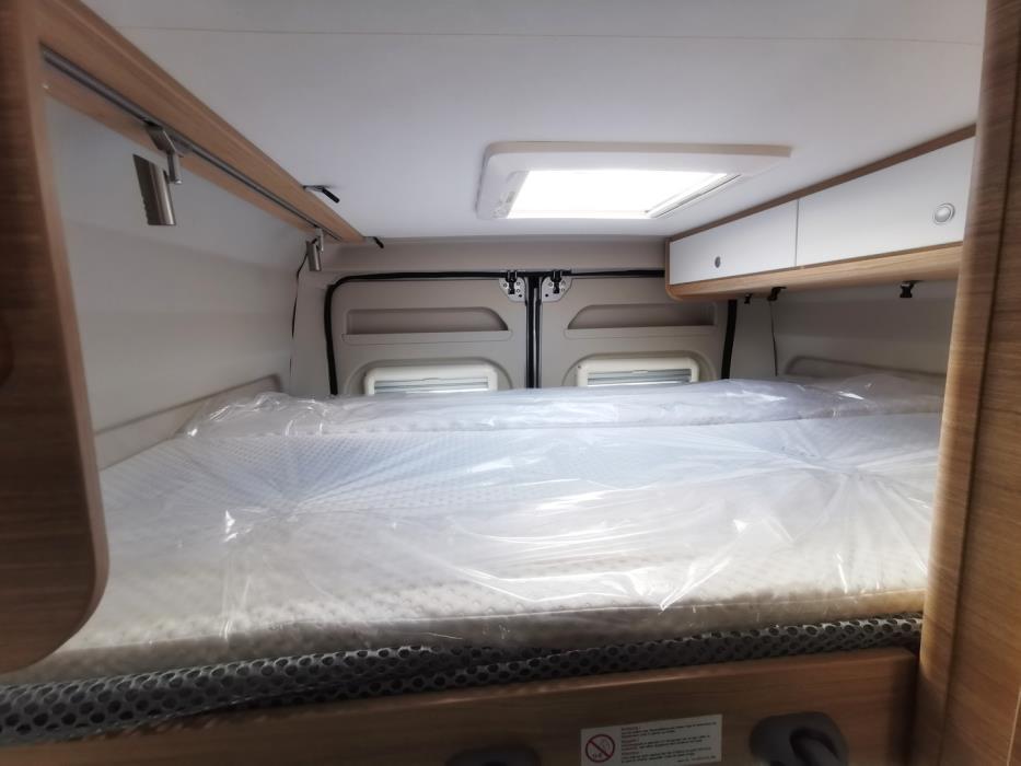 ROADCAR VAN R 601 2024