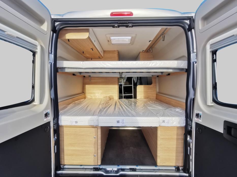 ROADCAR VAN R 601 2024