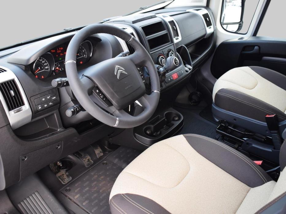 ROADCAR VAN R 601 2024