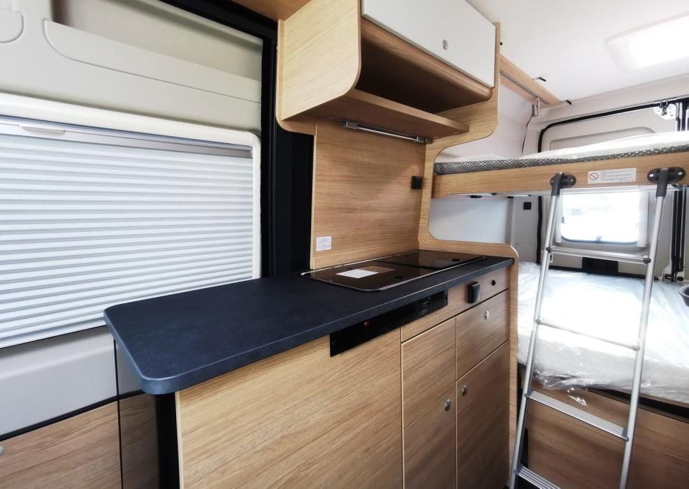 ROADCAR VAN R 601 2024