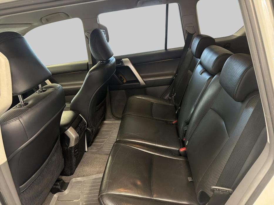 TOYOTA Land Cruiser 2010