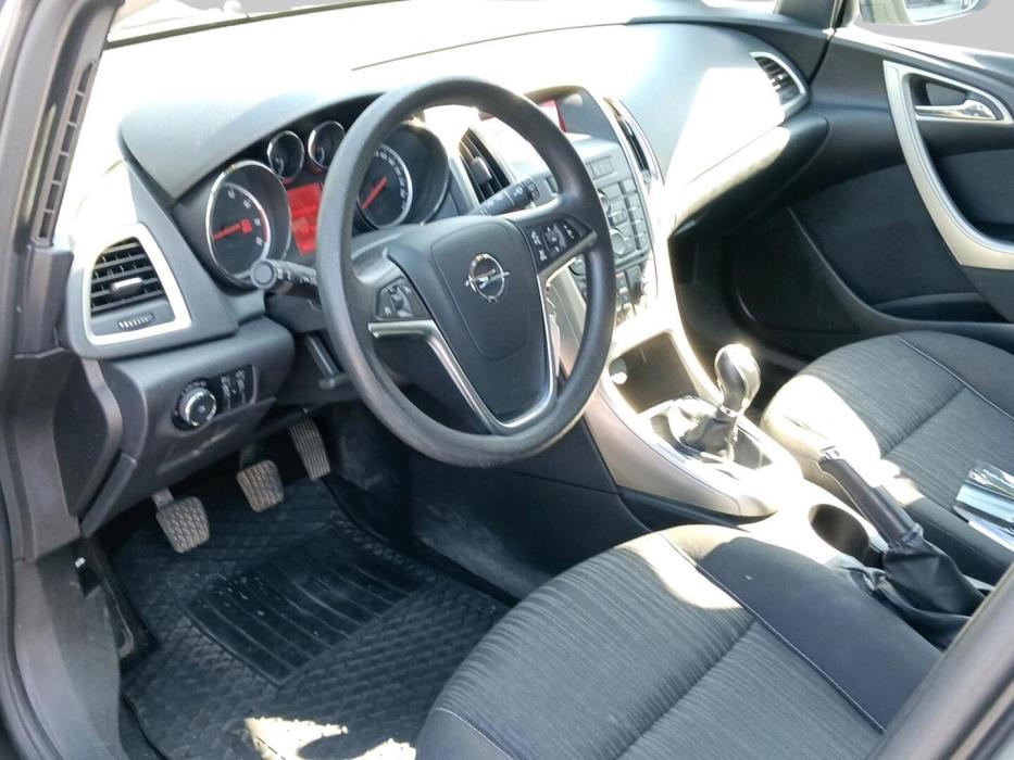 OPEL Astra 2011