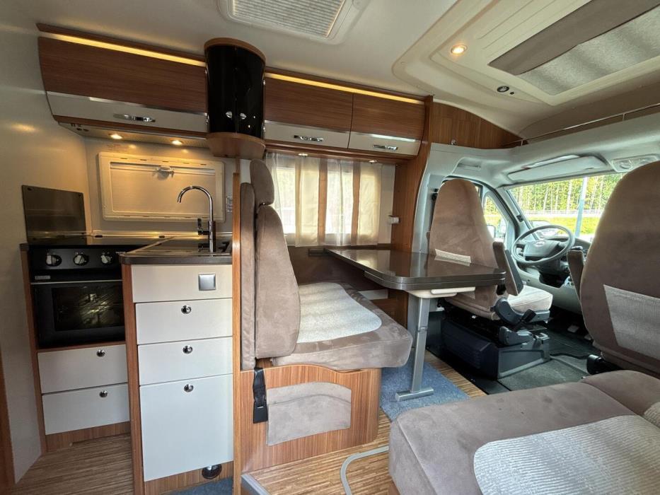 ADRIA CORAL S 670 SLT 2011