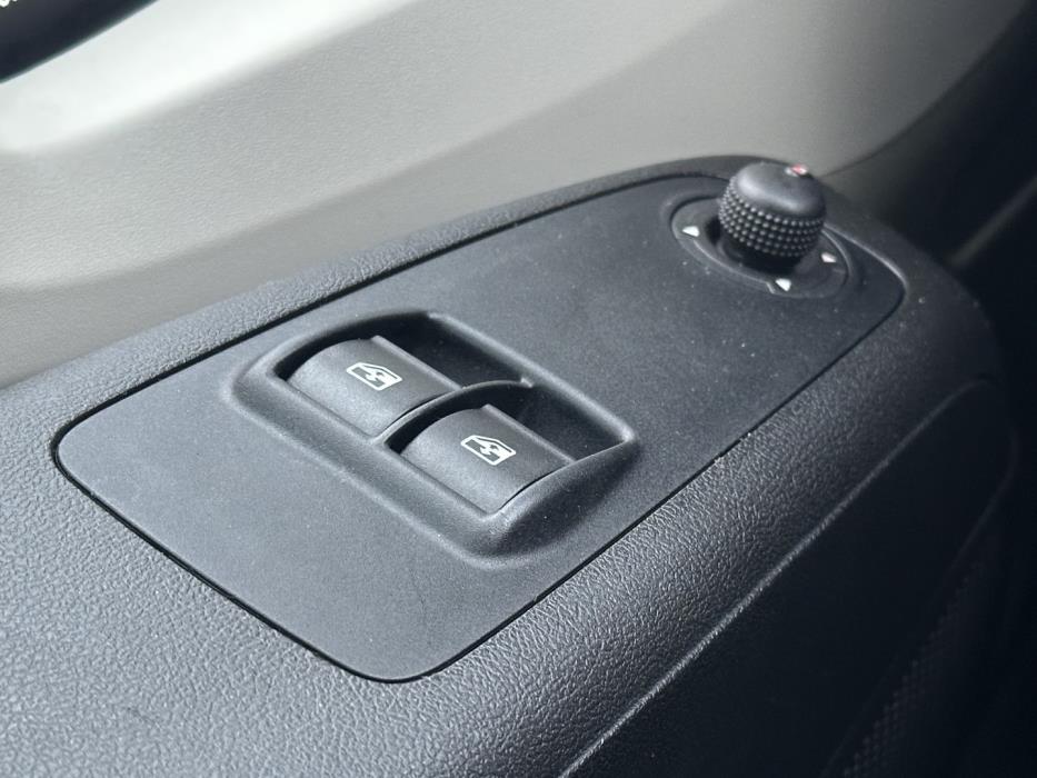 BÜRSTNER Nexxo T 715G 2013