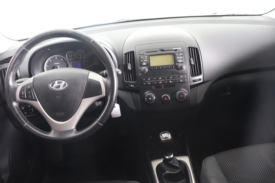 HYUNDAI i30 2011