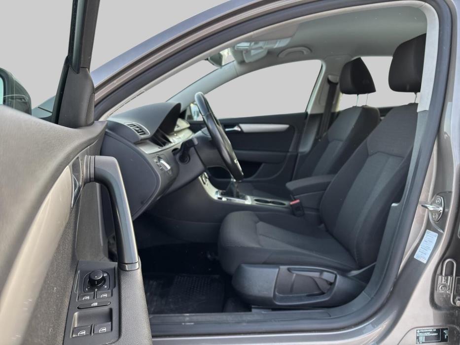 VOLKSWAGEN Passat 2012