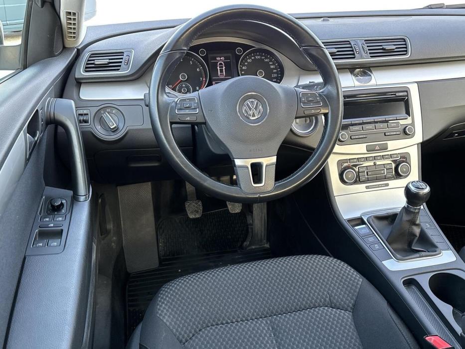 VOLKSWAGEN Passat 2012