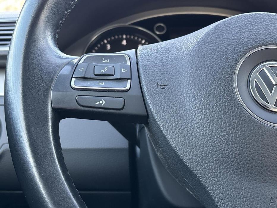 VOLKSWAGEN Passat 2012