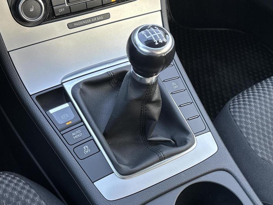 VOLKSWAGEN Passat 2012