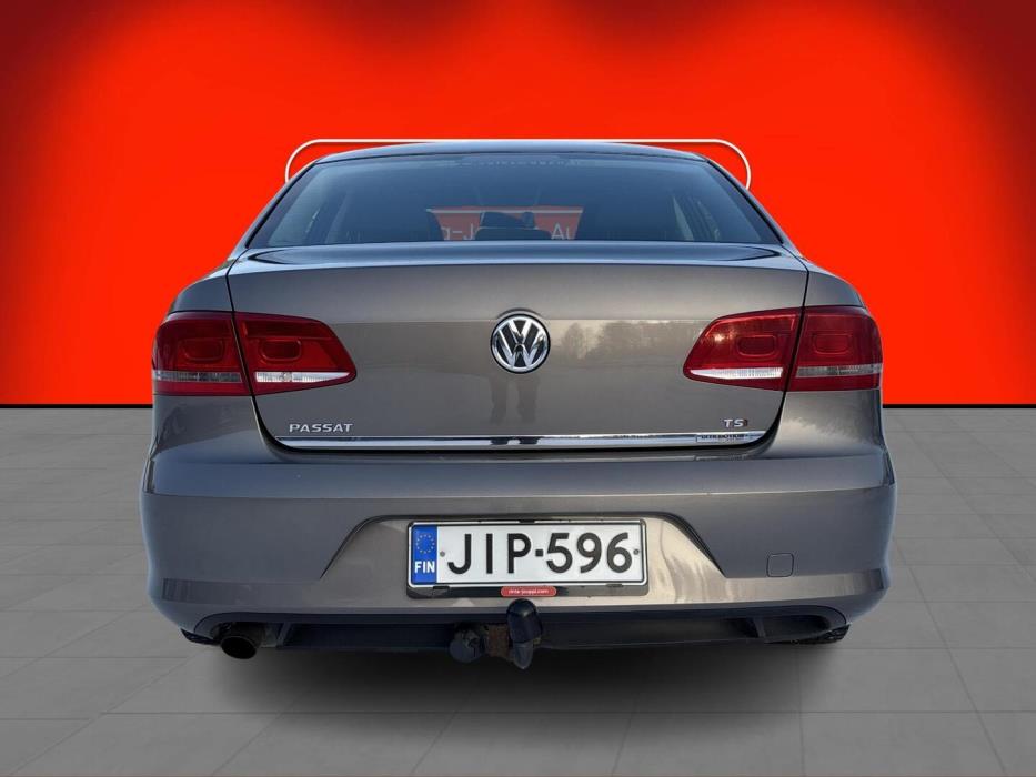 VOLKSWAGEN Passat 2012