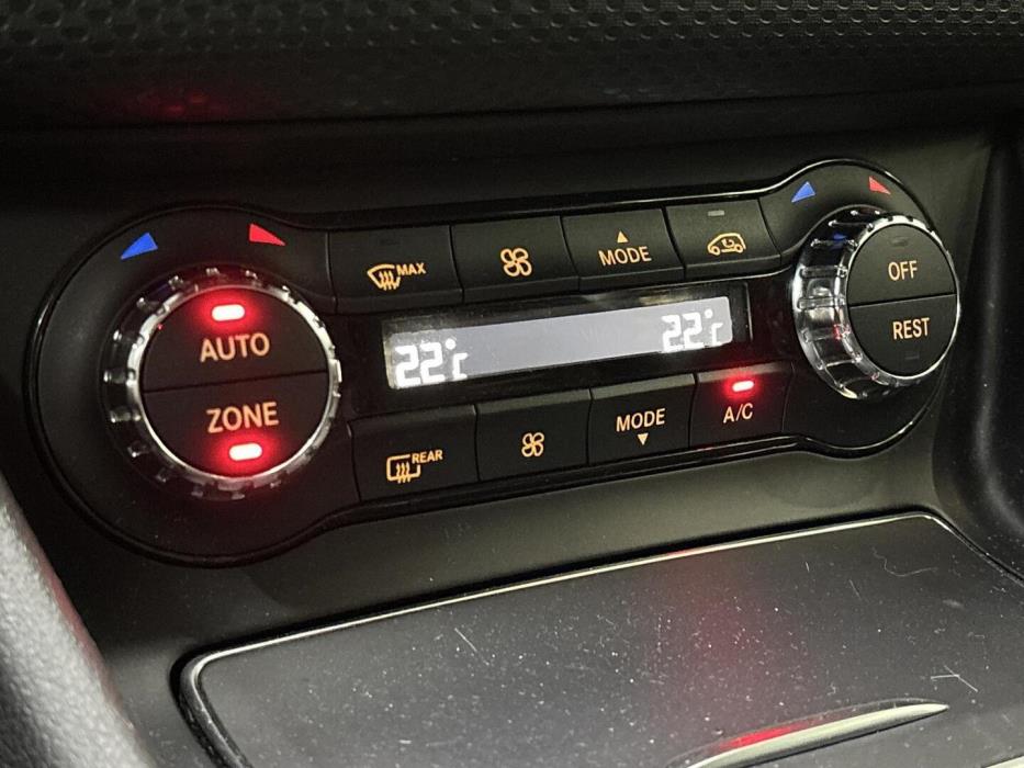 MERCEDES-BENZ A 2016