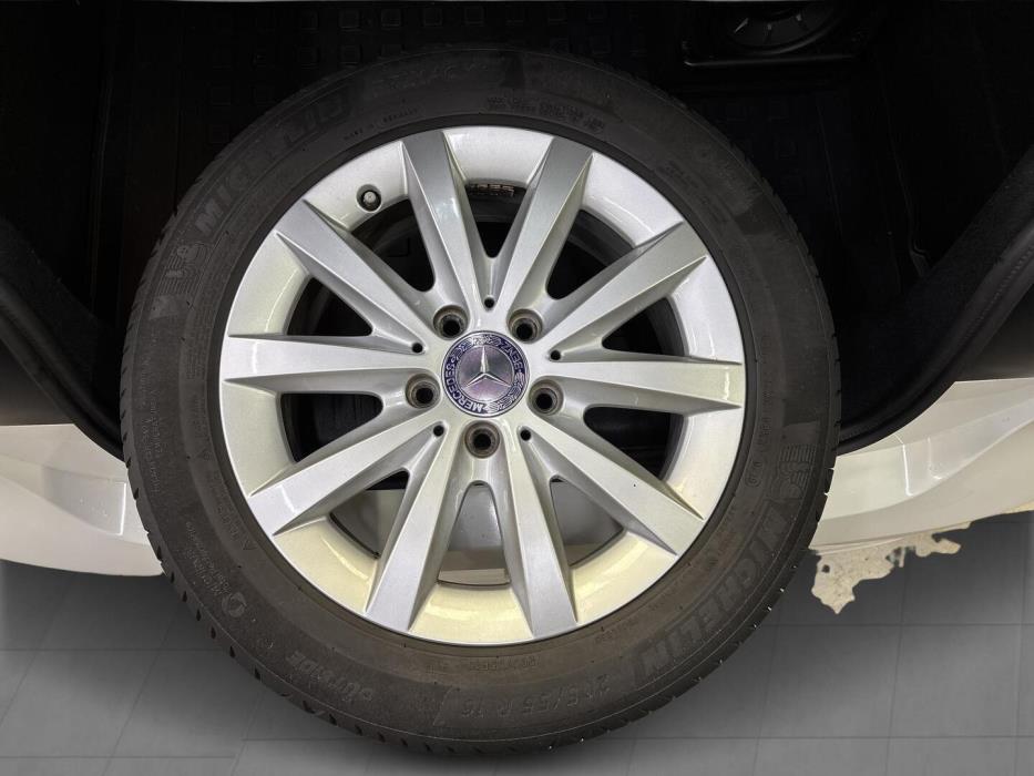 MERCEDES-BENZ A 2016