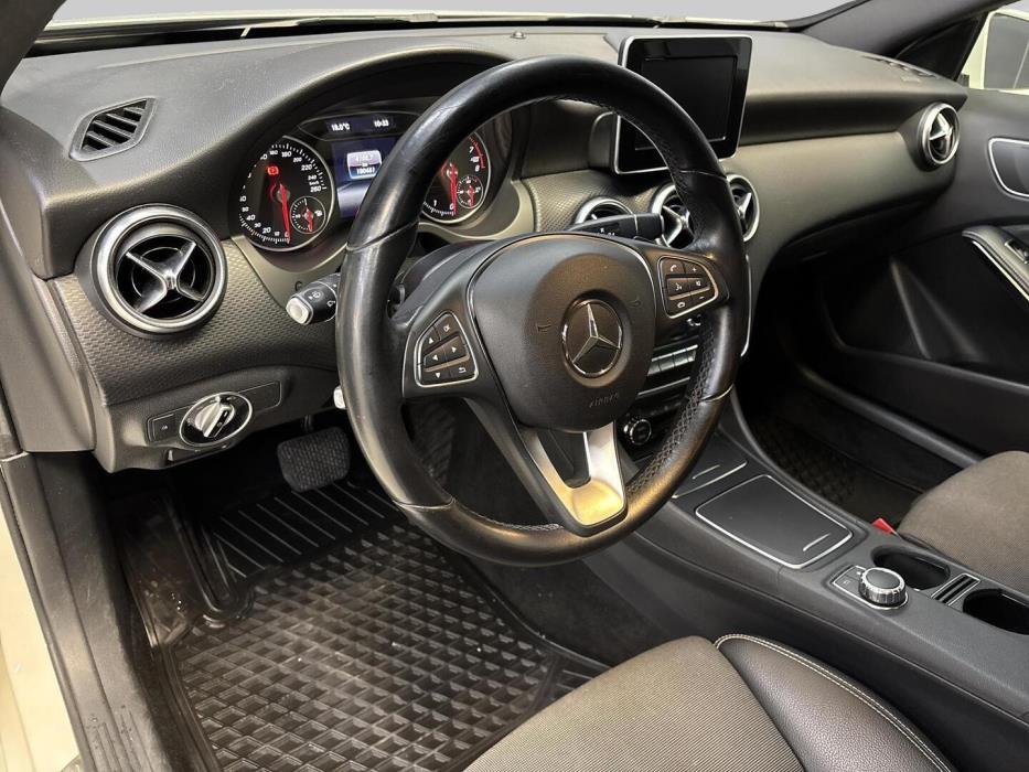 MERCEDES-BENZ A 2016