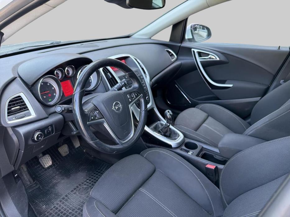 OPEL Astra 2011