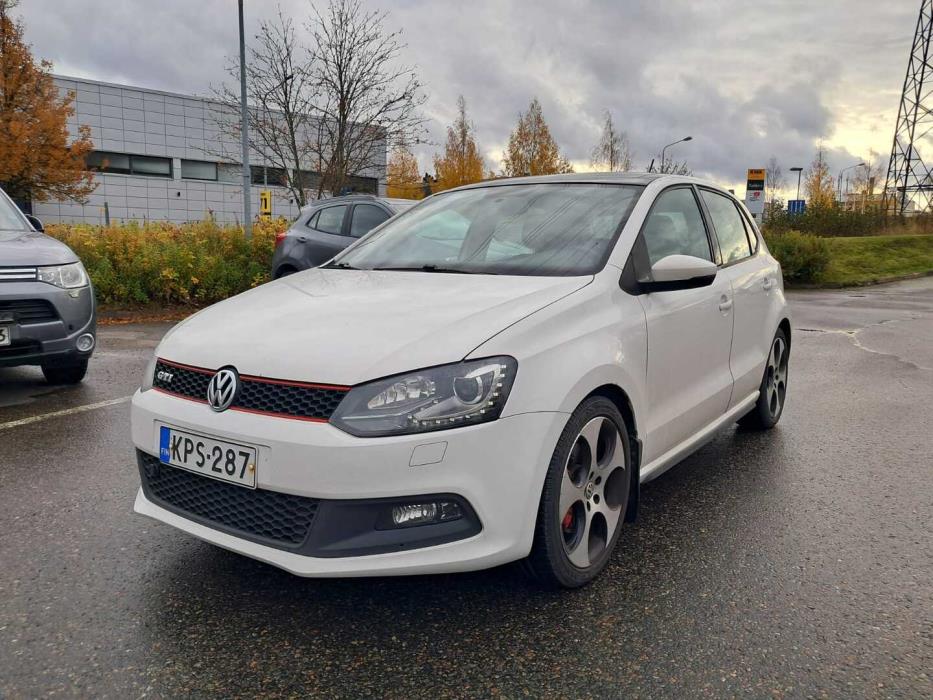VOLKSWAGEN Polo 2011