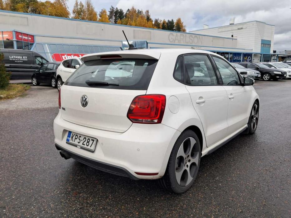 VOLKSWAGEN Polo 2011