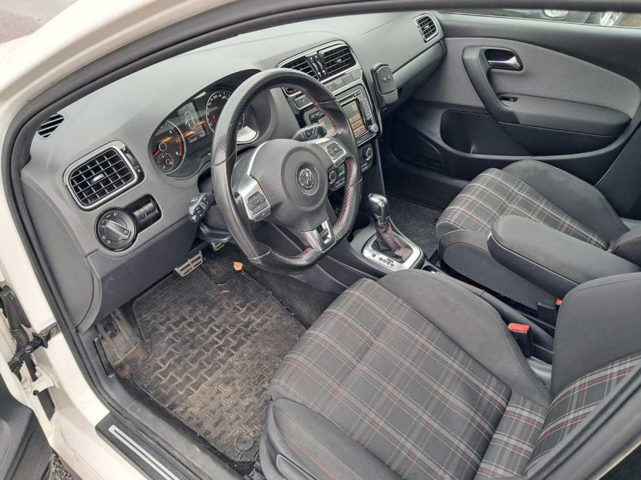 VOLKSWAGEN Polo 2011