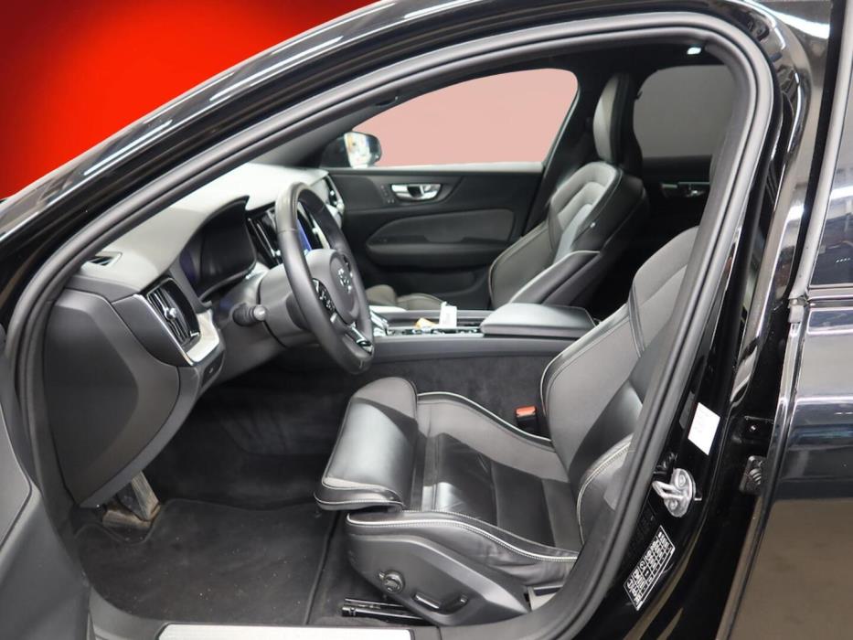 VOLVO V60 2023