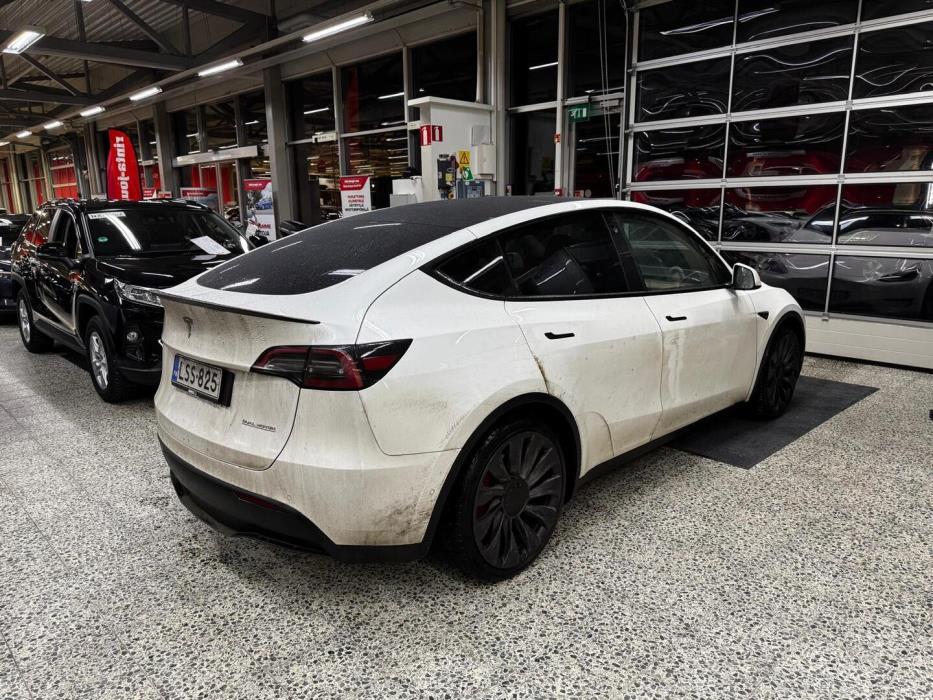 TESLA Model Y 2022