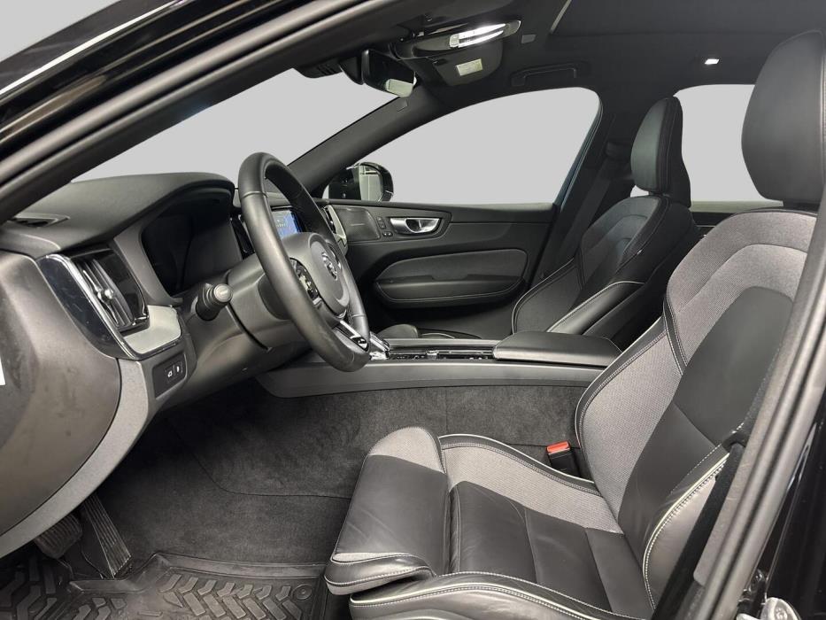 VOLVO XC60 2024