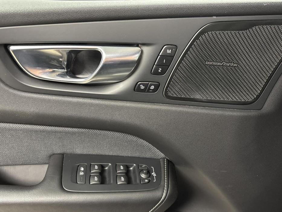 VOLVO XC60 2024