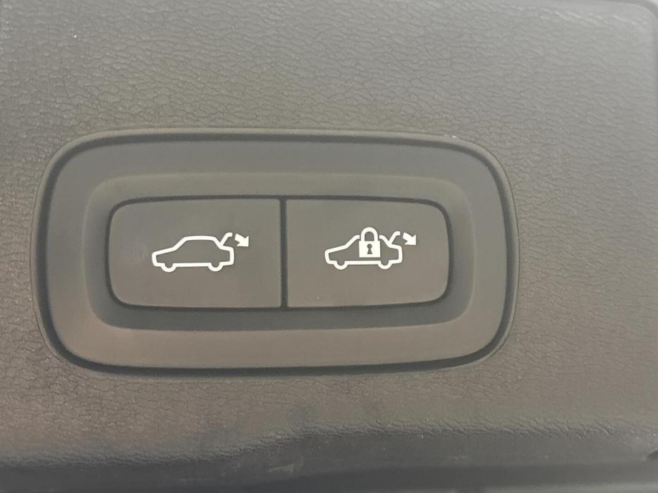 VOLVO XC60 2024