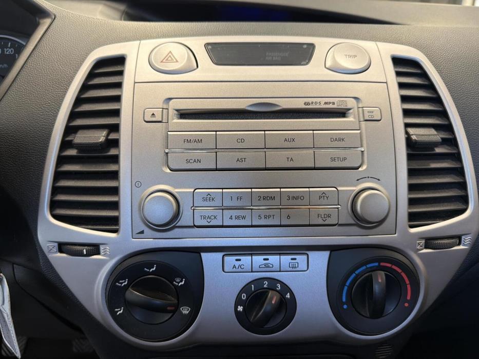 HYUNDAI i20 2011