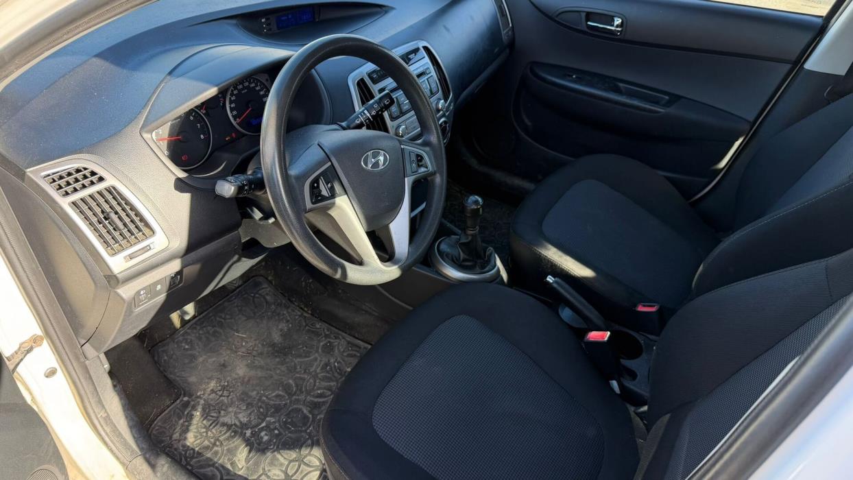 HYUNDAI i20 2012
