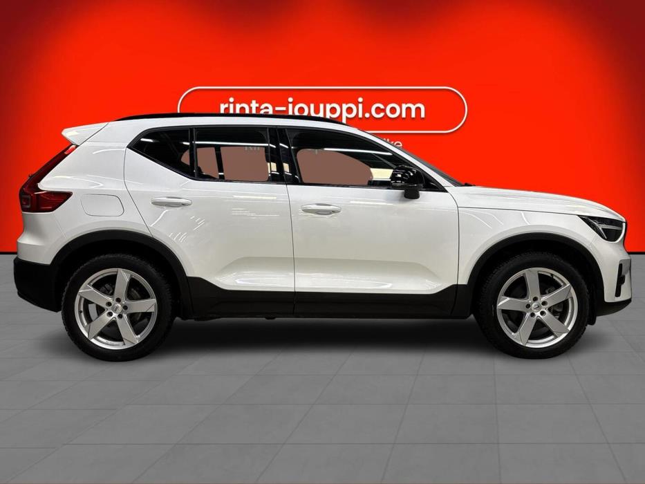 VOLVO XC40 2024