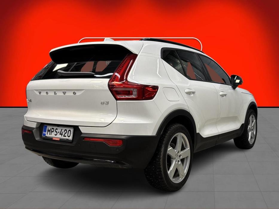 VOLVO XC40 2024