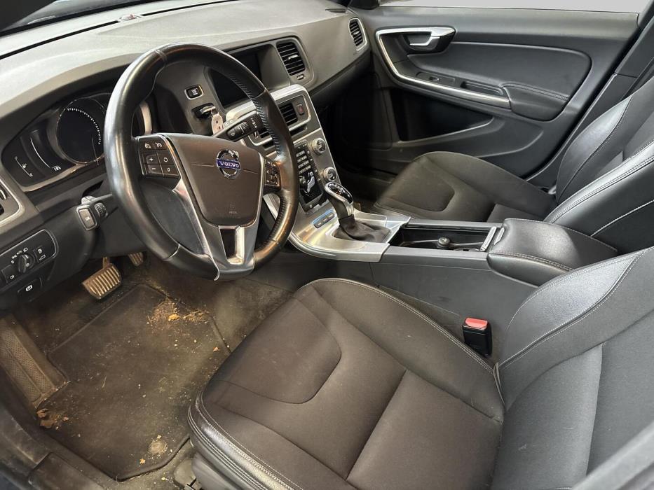 VOLVO V60 2016
