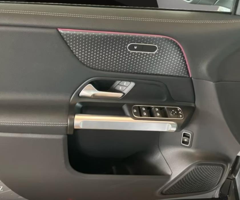 MERCEDES-BENZ EQB 2024