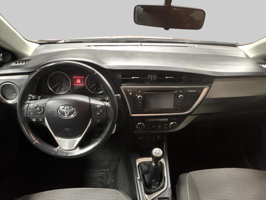 TOYOTA Auris 2013