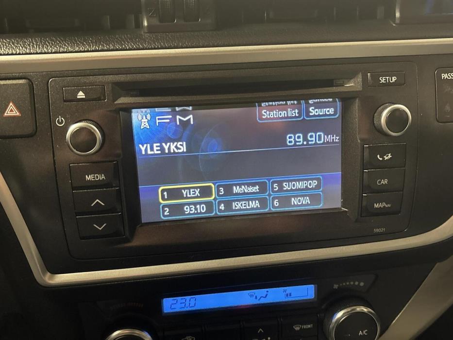 TOYOTA Auris 2013