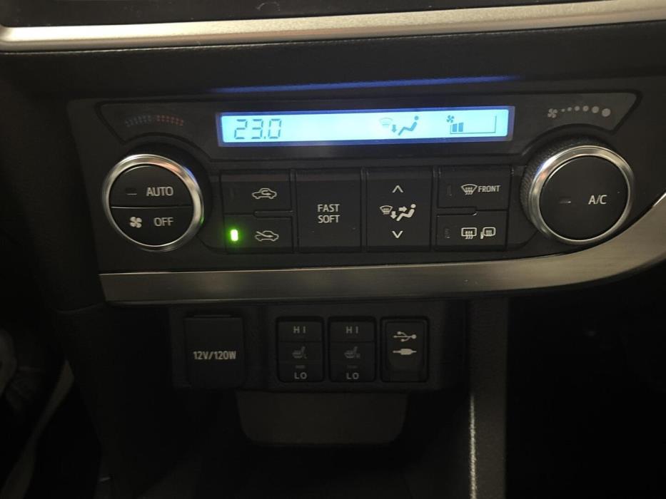 TOYOTA Auris 2013