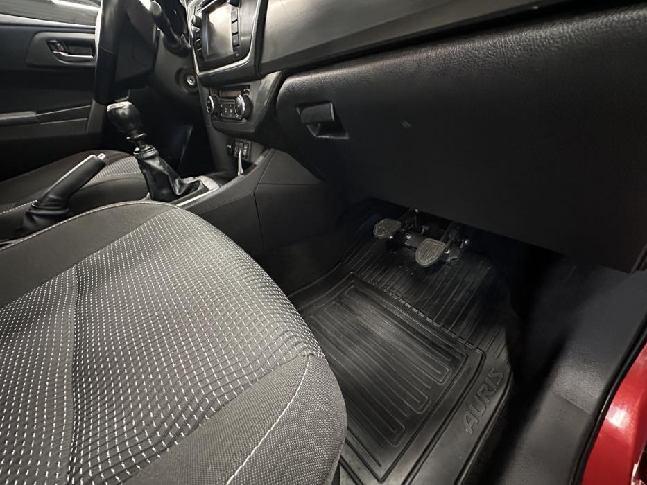 TOYOTA Auris 2013