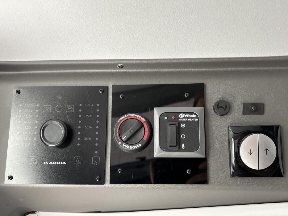 ADRIA TWIN SUPREME 2020