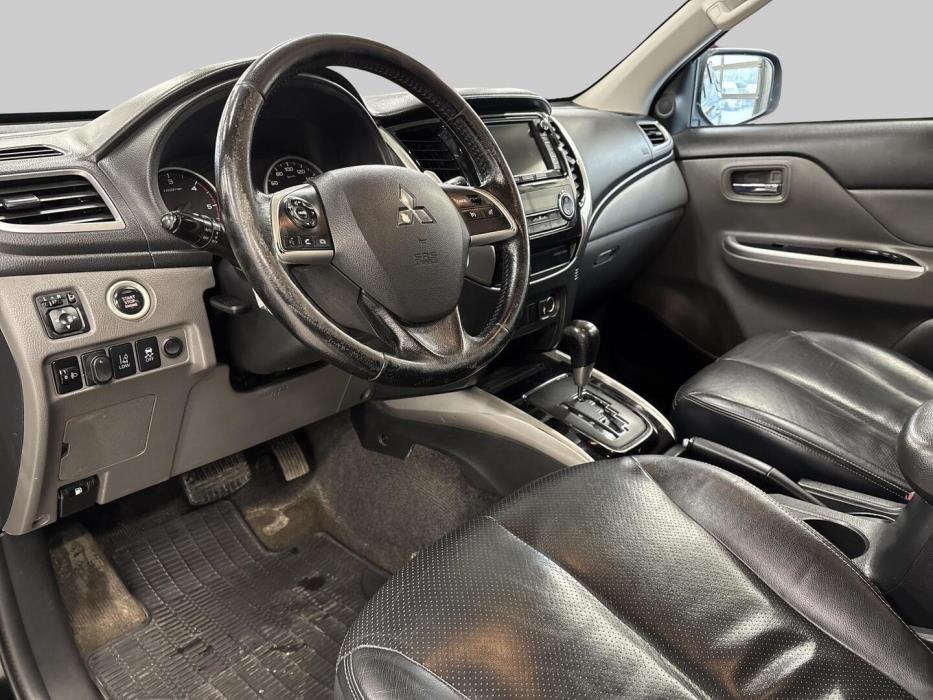 MITSUBISHI L200 2016