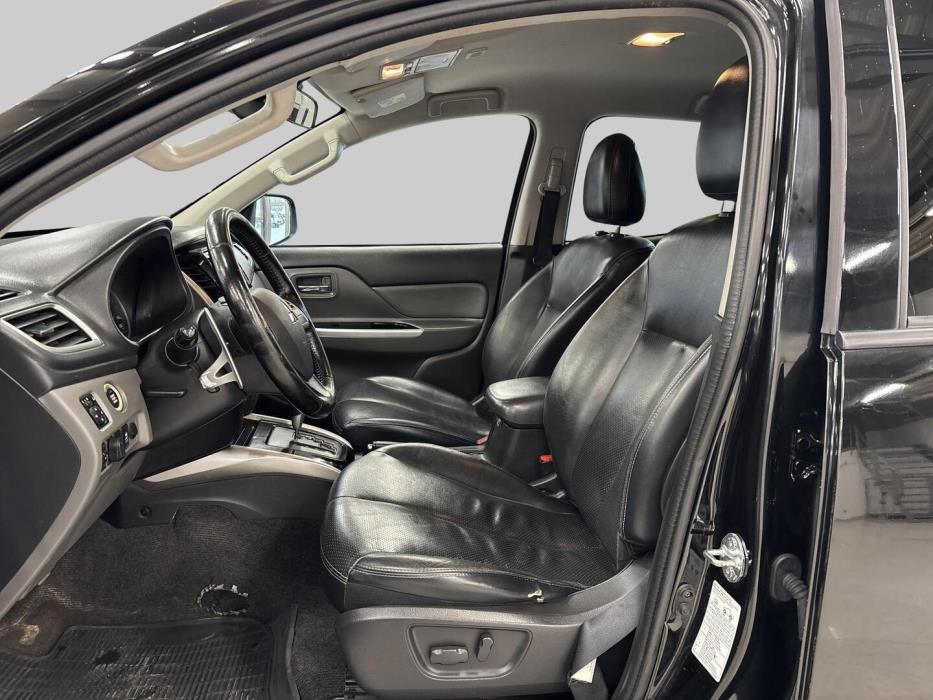 MITSUBISHI L200 2016