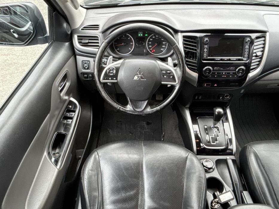 MITSUBISHI L200 2016