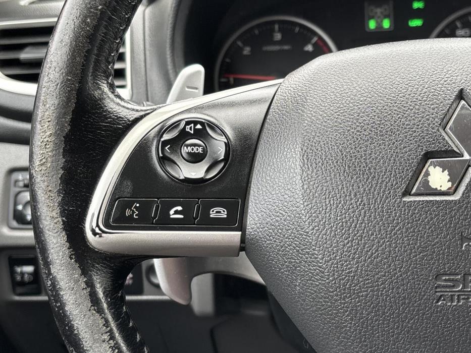 MITSUBISHI L200 2016