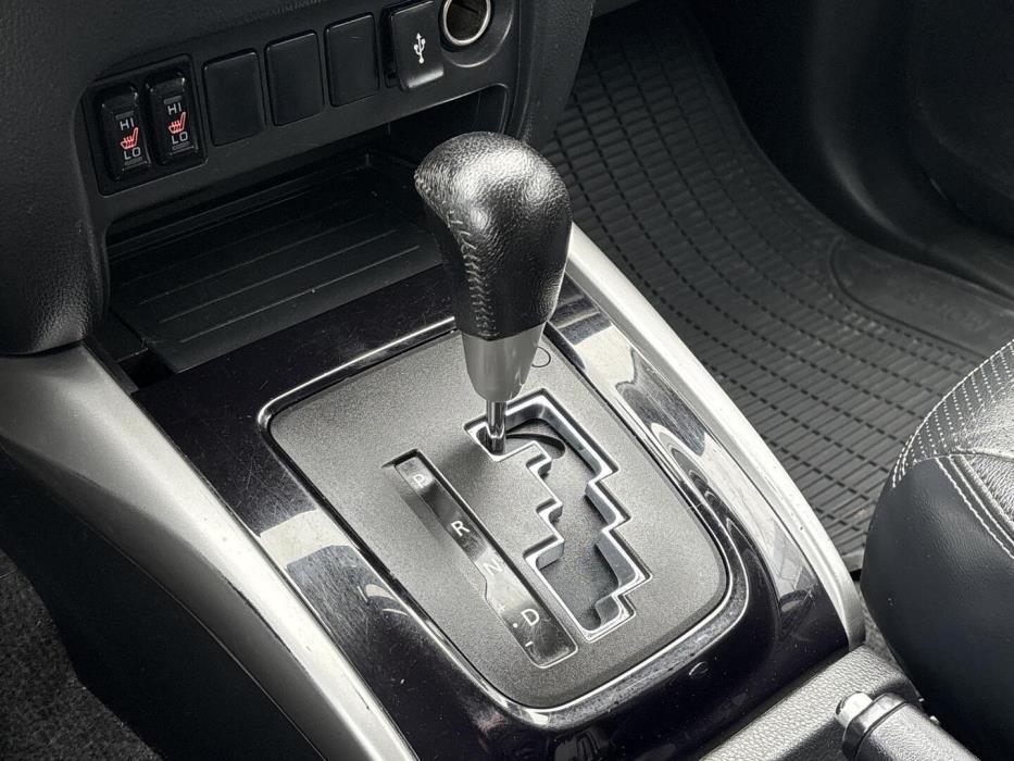 MITSUBISHI L200 2016