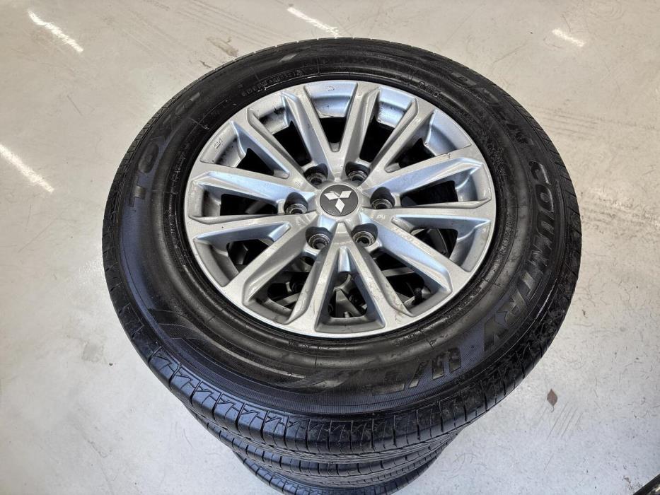 MITSUBISHI L200 2016