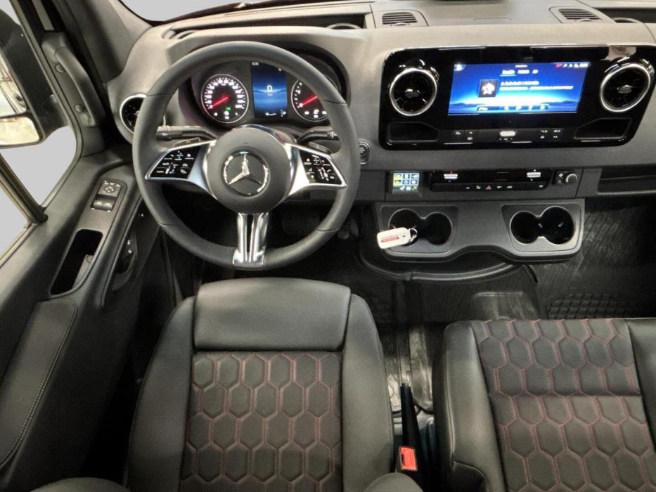 MERCEDES-BENZ SPRINTER 2025